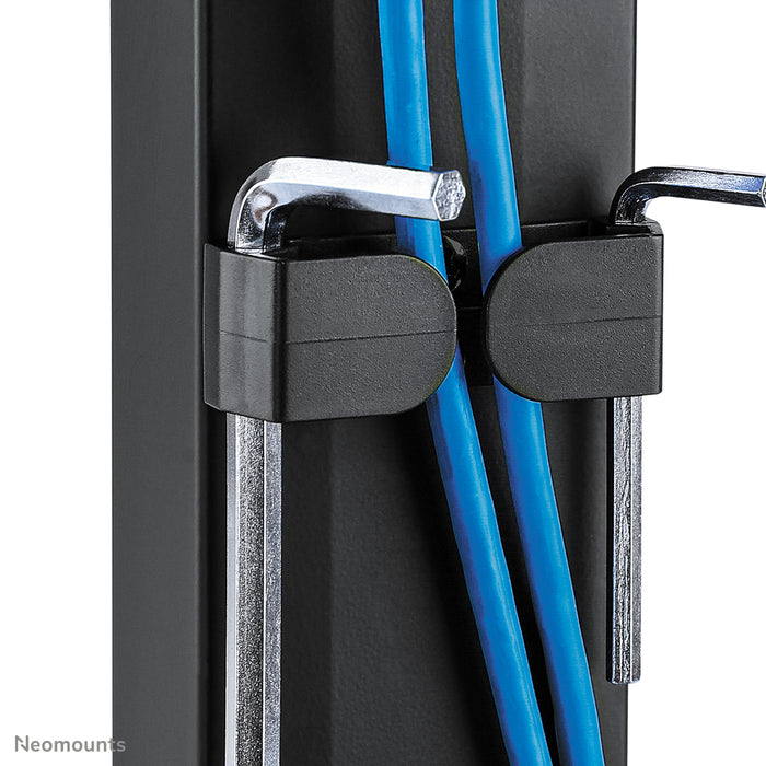 FPMA-D865BLACK ist eine Tischhalterung für Flachbildschirme bis zu 32 Zoll (81 cm).