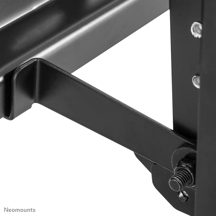 LED-VW500BLACK ist eine flache Videowand-Wandhalterung für Bildschirme bis zu 75 Zoll (191 cm).