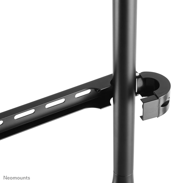 NM-M1000BLACK ist ein Möbel für Flachbildschirme bis zu 70 Zoll (178 cm).