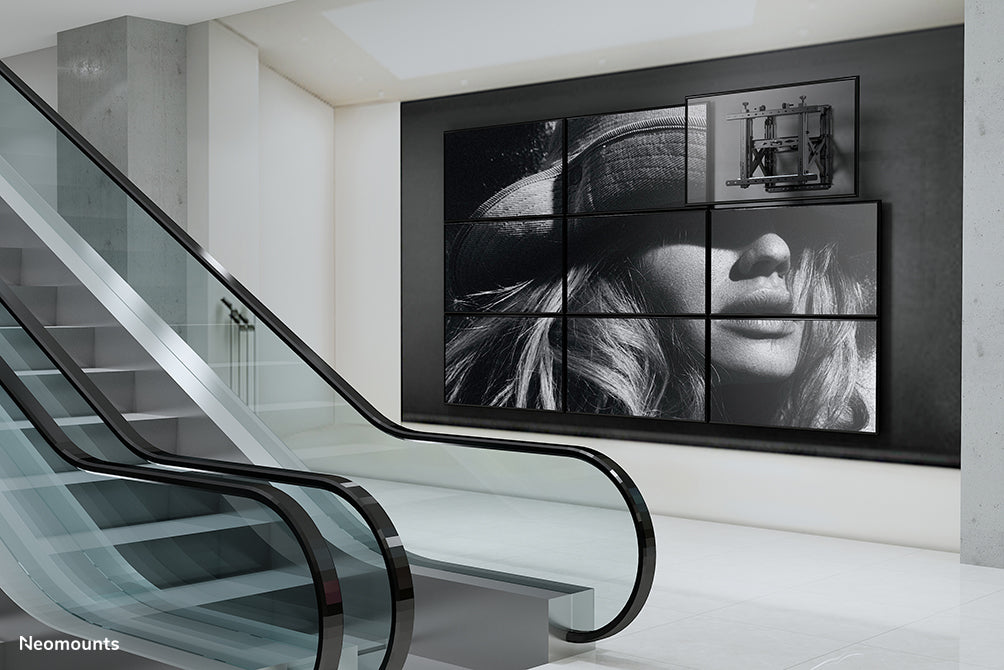 WL95-900BL16 Push-to-Pop-Out-Videowandhalterung für 45-75-Zoll-Bildschirme – Schwarz